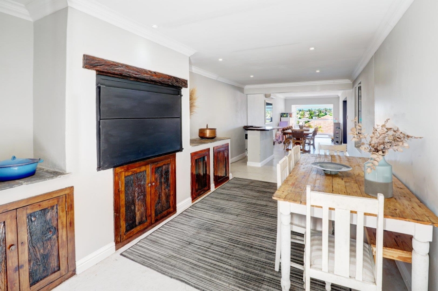 4 Bedroom Property for Sale in Van Riebeeckshof Western Cape